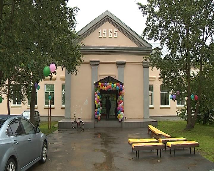 В Никольском Некрасовского района реконструируют школьную спортивную площадку