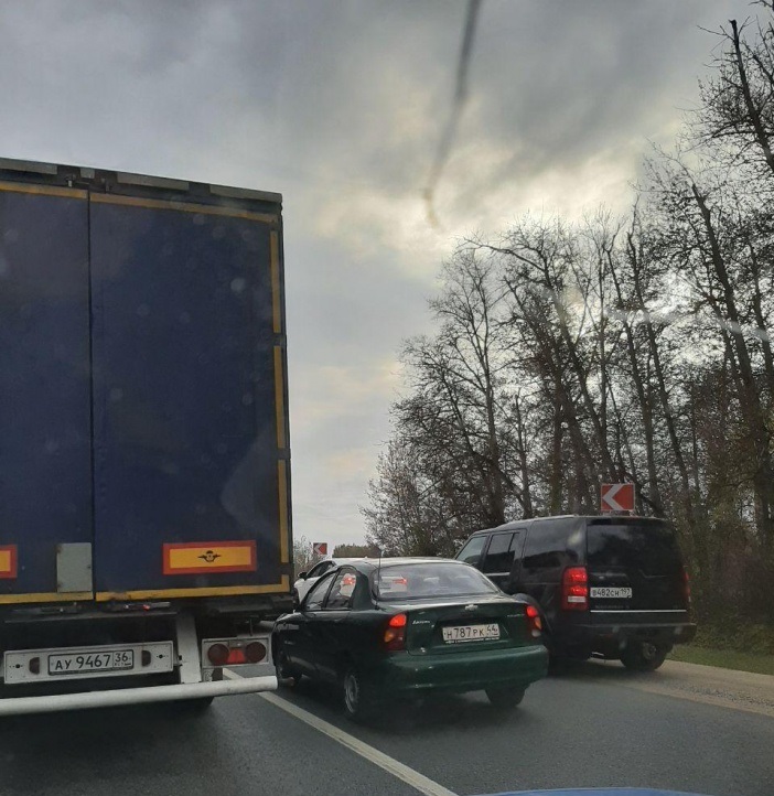 В Ростовском районе перевернувшаяся «Газель» парализовала движение