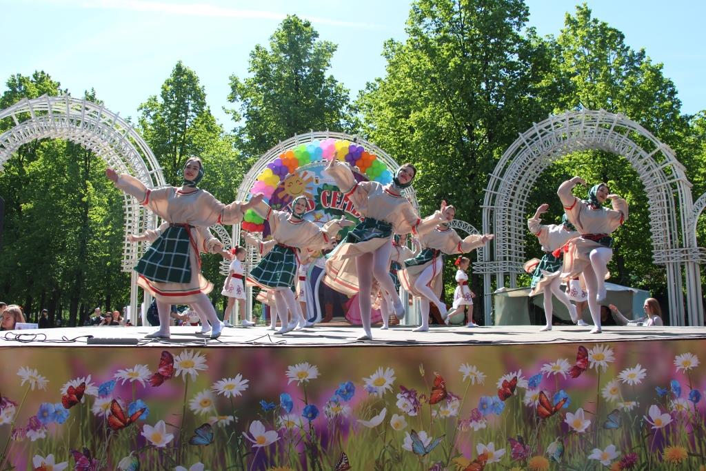 Более трех тысяч человек приняли участие в празднике “День семьи”