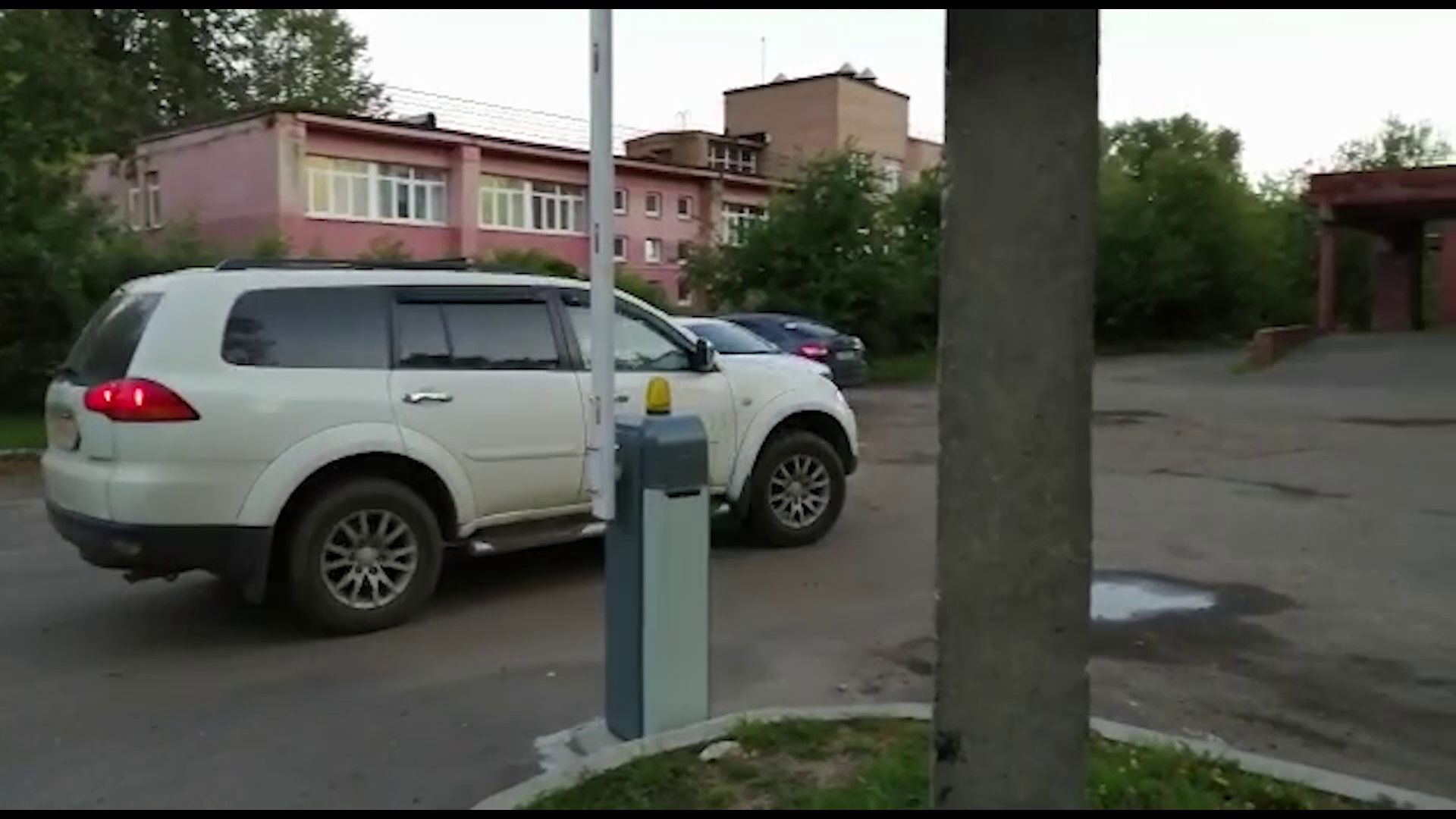 У руководителя ярославской фирмы арестовали машину за долги перед сотрудниками