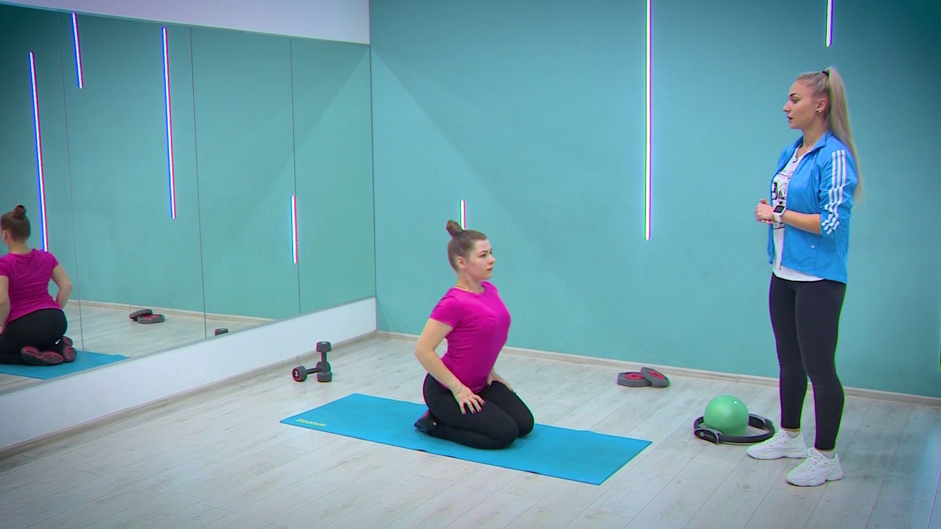 Утреннее шоу "Овсянка" от 19.03.2020: делаем общеукрепляющую зарядку для спины вместе с инструктором по стрейчингу Аленой Лемке