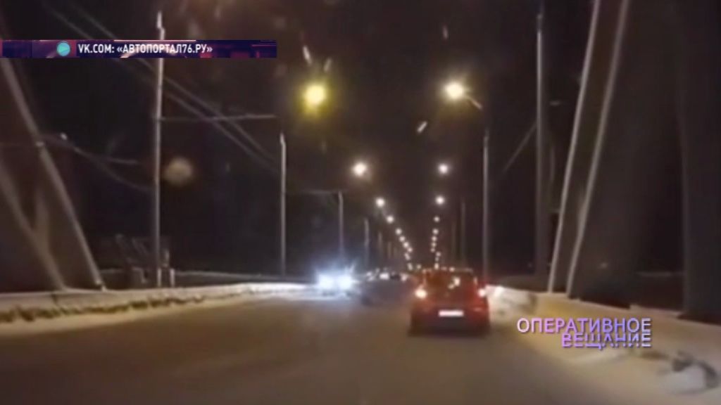 Не справился с управлением и влетел в ограду: ВИДЕО ДТП в Рыбинске