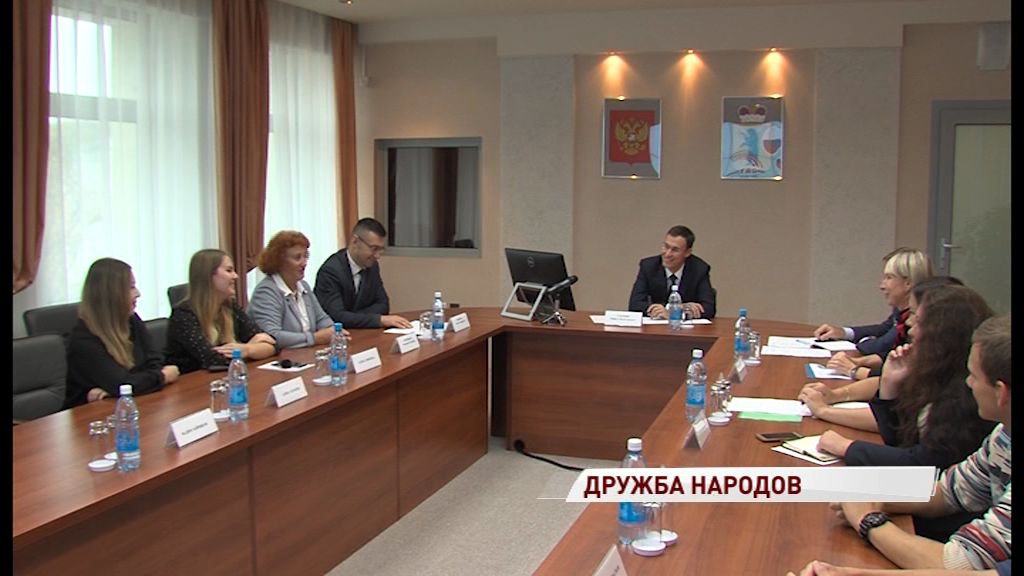 В региональном правительстве совместно со студентами обсудили молодежный имидж страны