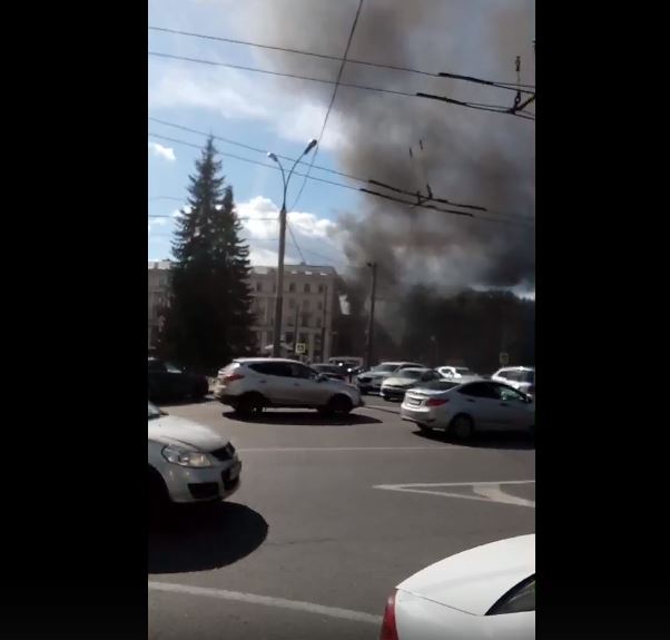 Новые подробности крупного пожара на площади Волкова: эвакуируют посетителей бизнес-центра