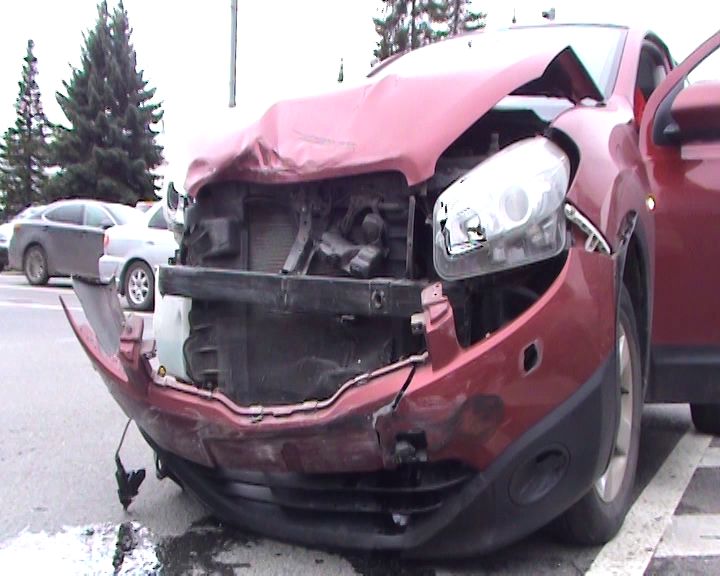 Автоледи из Санкт-Петербурга попала в ДТП у стен Волковского театра