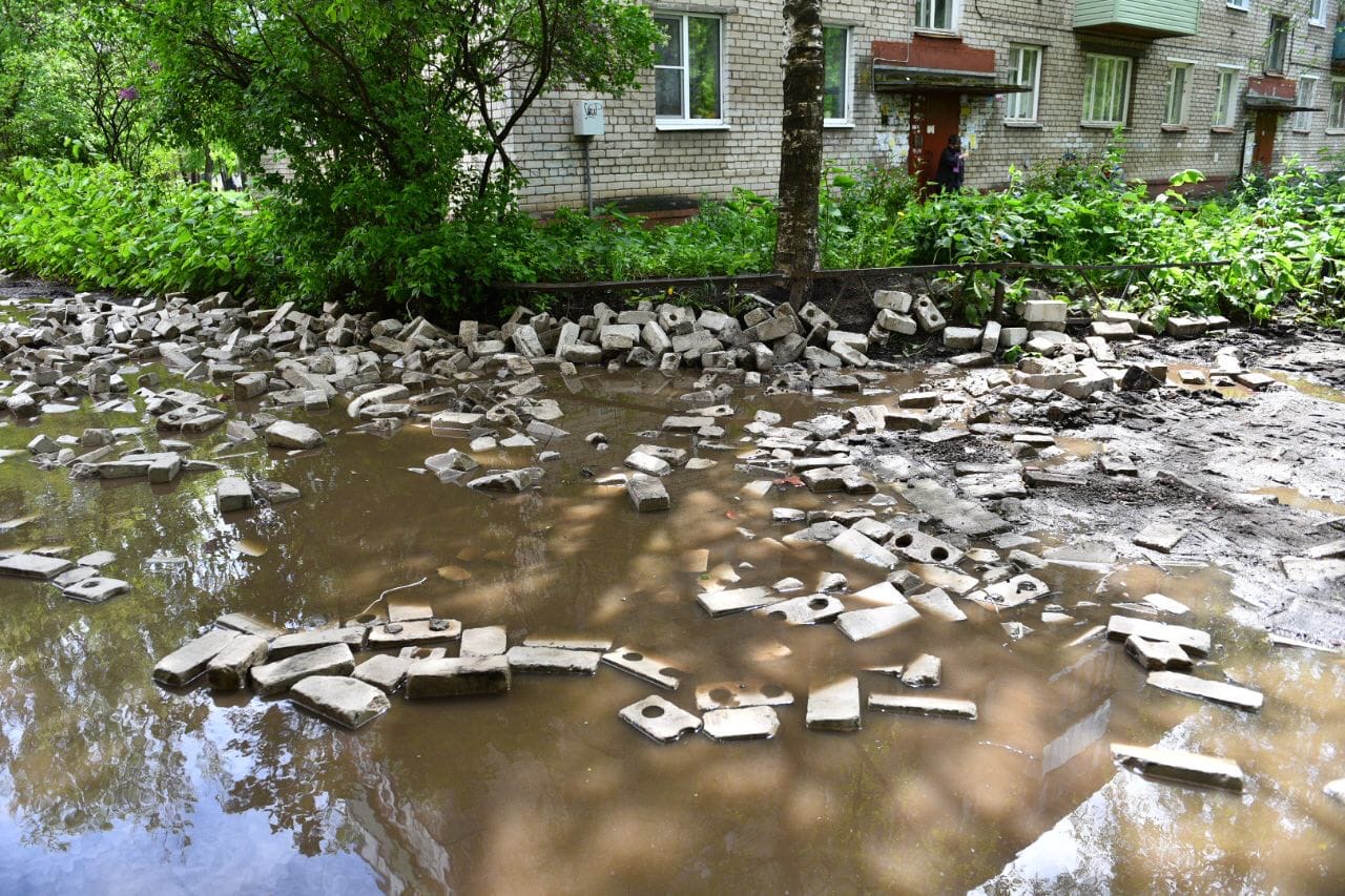 Хотели как лучше, а получилось… Владимир Волков попросил ярославцев не латать ямы кирпичами