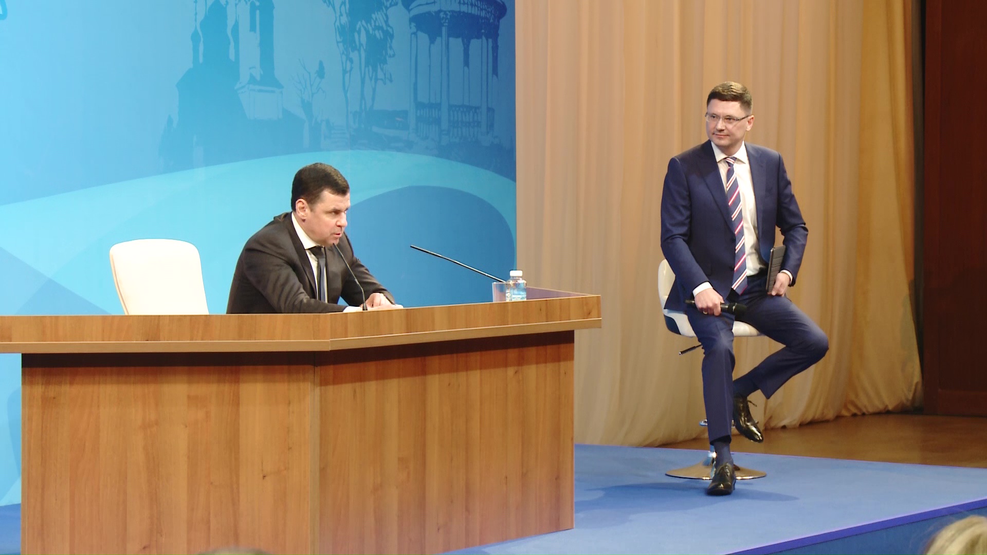 Два часа в режиме вопрос-ответ: Дмитрий Миронов встретился с главными редакторами областных СМИ