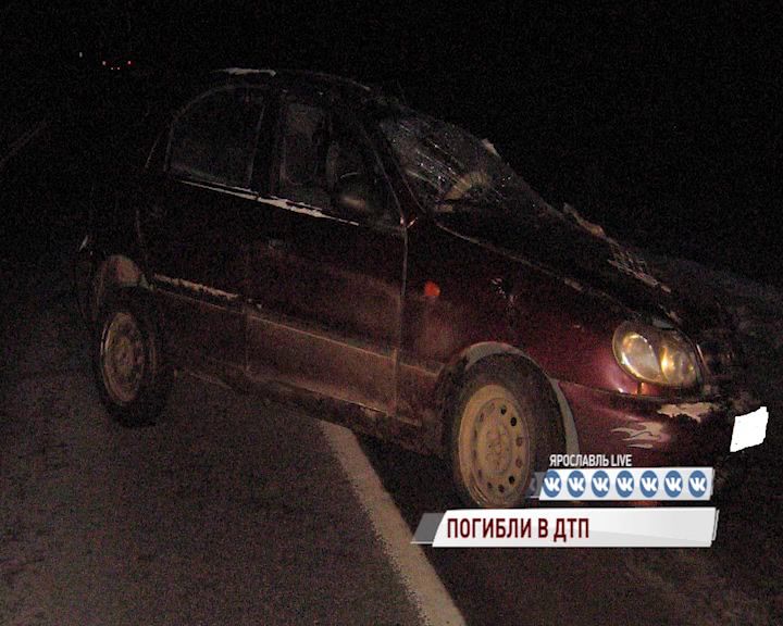 В Ростовском районе столкнулись грузовик и легковушка: есть погибшая