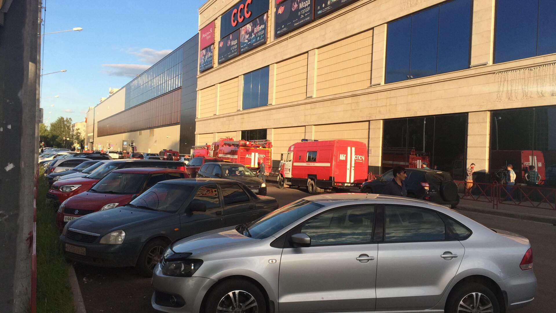 В крупнейшем торговом центре Ярославля идет эвакуация