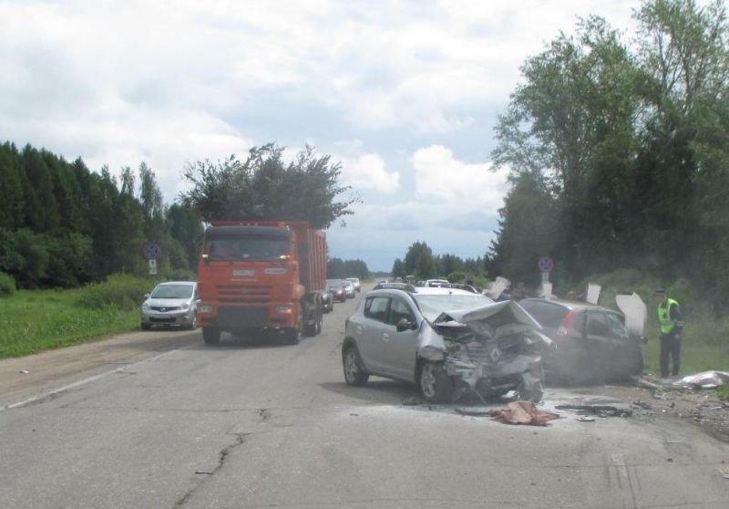 Под Гаврилов-Ямом столкнулись две легковушки: двое пострадавших