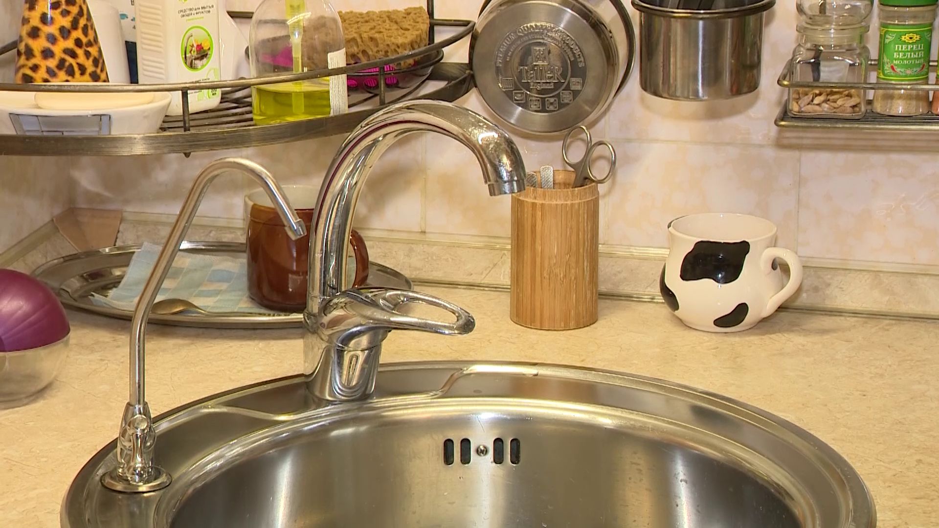 Жители Заволжского района жалуются на качество воды