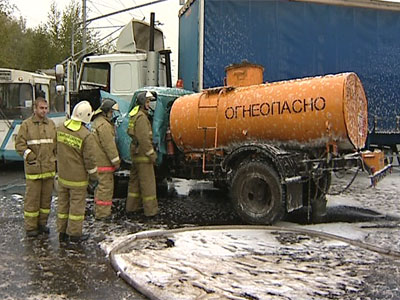 Бензовоз въехал в фуру