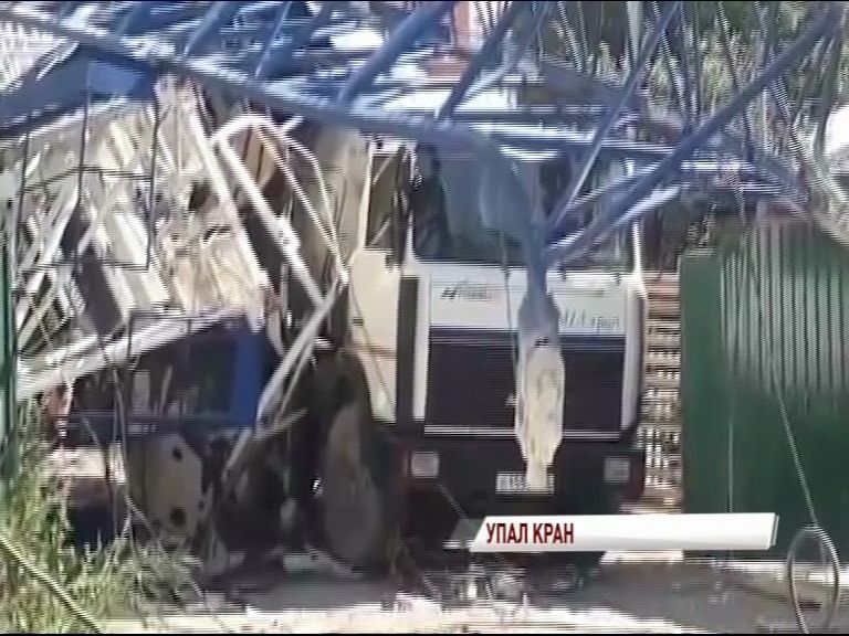 Башенный кран обрушился во Фрунзенском районе: все подробности ЧП