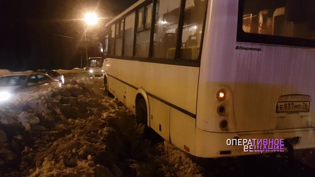 На На проспекте Авиаторов маршрутка с пассажирами влетела в забор