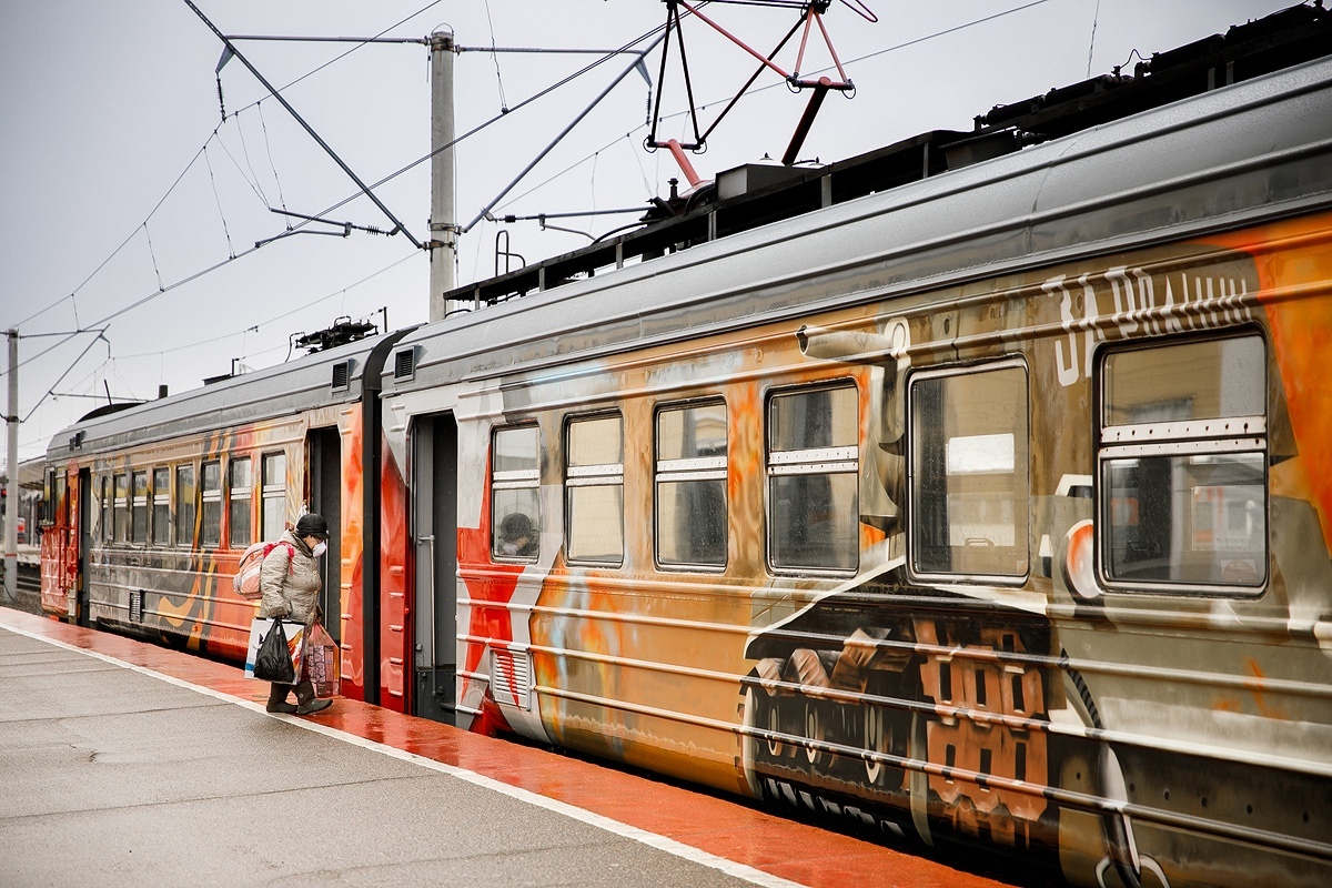 Электричку Ярославль - Кострома тематически оформили к 75-летию Победы