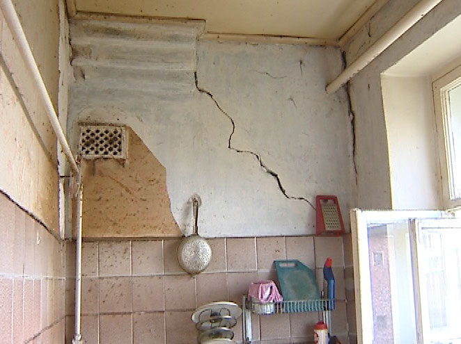 Живут в аварийном доме