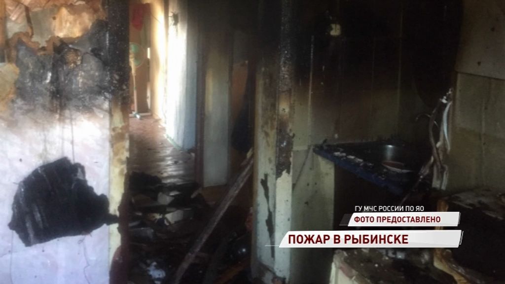 В Рыбинске загорелась квартира в трехэтажном доме