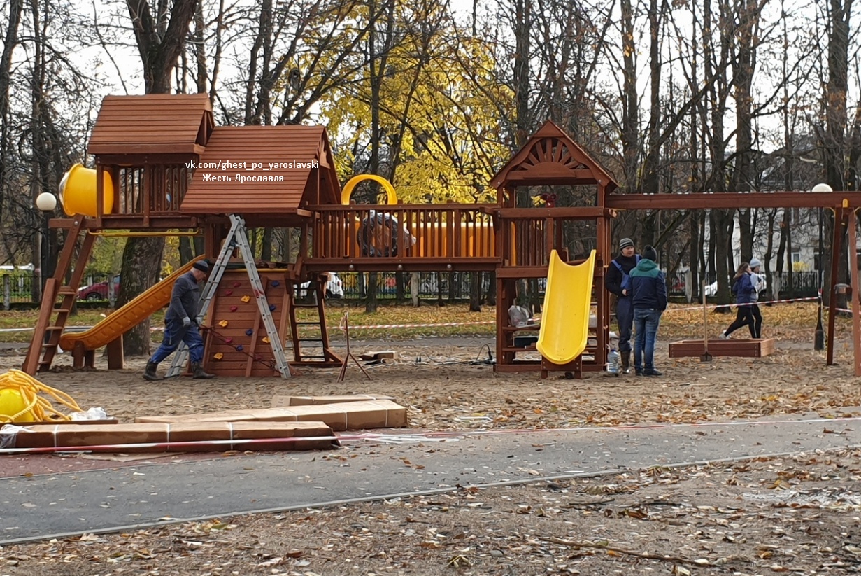 Горку из грязи, над которой посмеялся Ургант, заменили хорошим городком