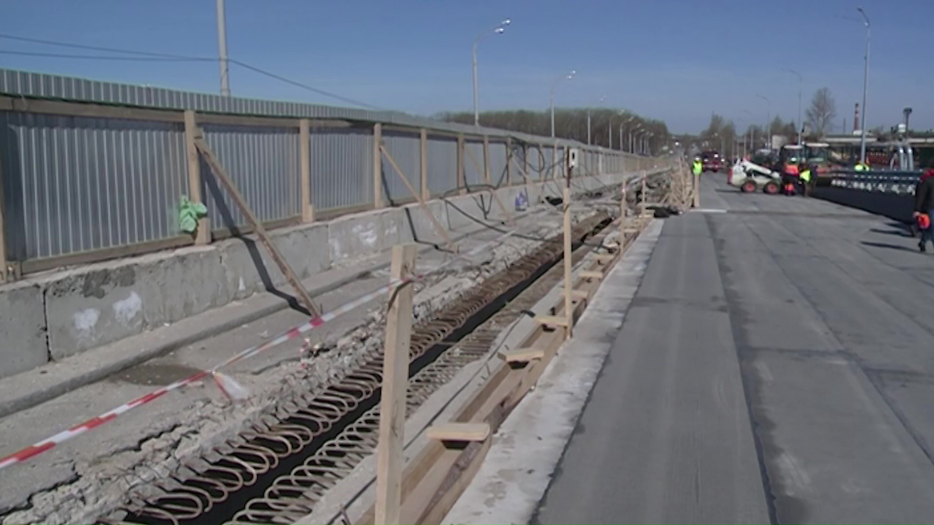 На Добрынинском путепроводе в Ярославле начали укладывать асфальт