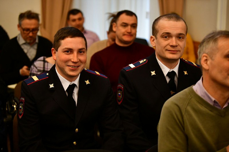 Полицейские из огня спасли пенсионерку