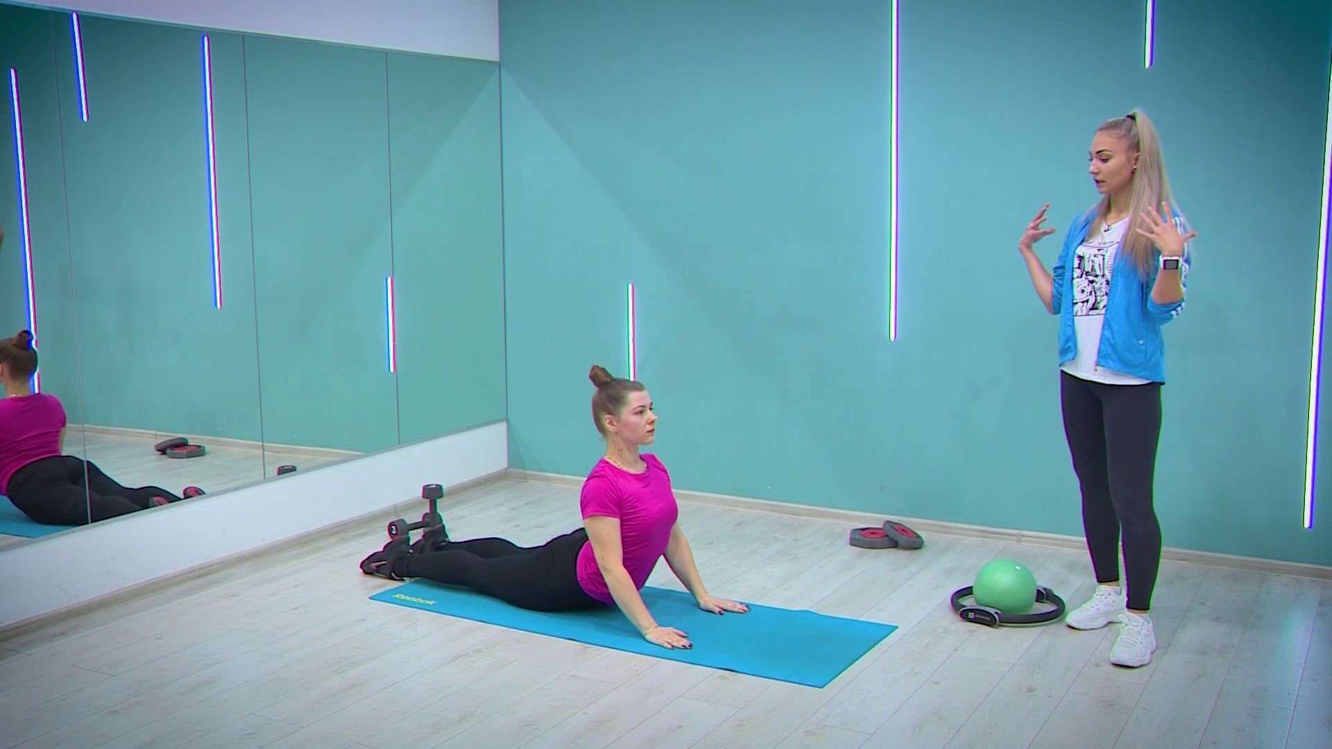 Утреннее шоу «Овсянка» от 24.03.2020: продолжаем заниматься общеукрепляющей растяжкой для спины с инструктором Аленой Лемке