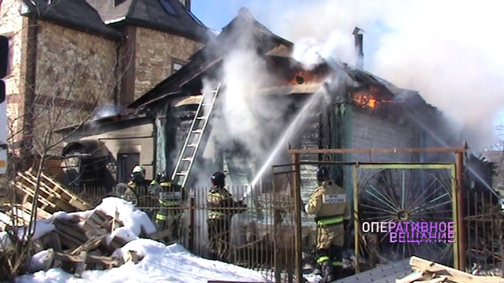 В крупном пожаре в Ярославском районе погиб пожилой хозяин дома