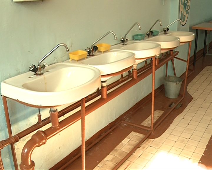 Из-за плохой воды в 23-й школе отменили занятия