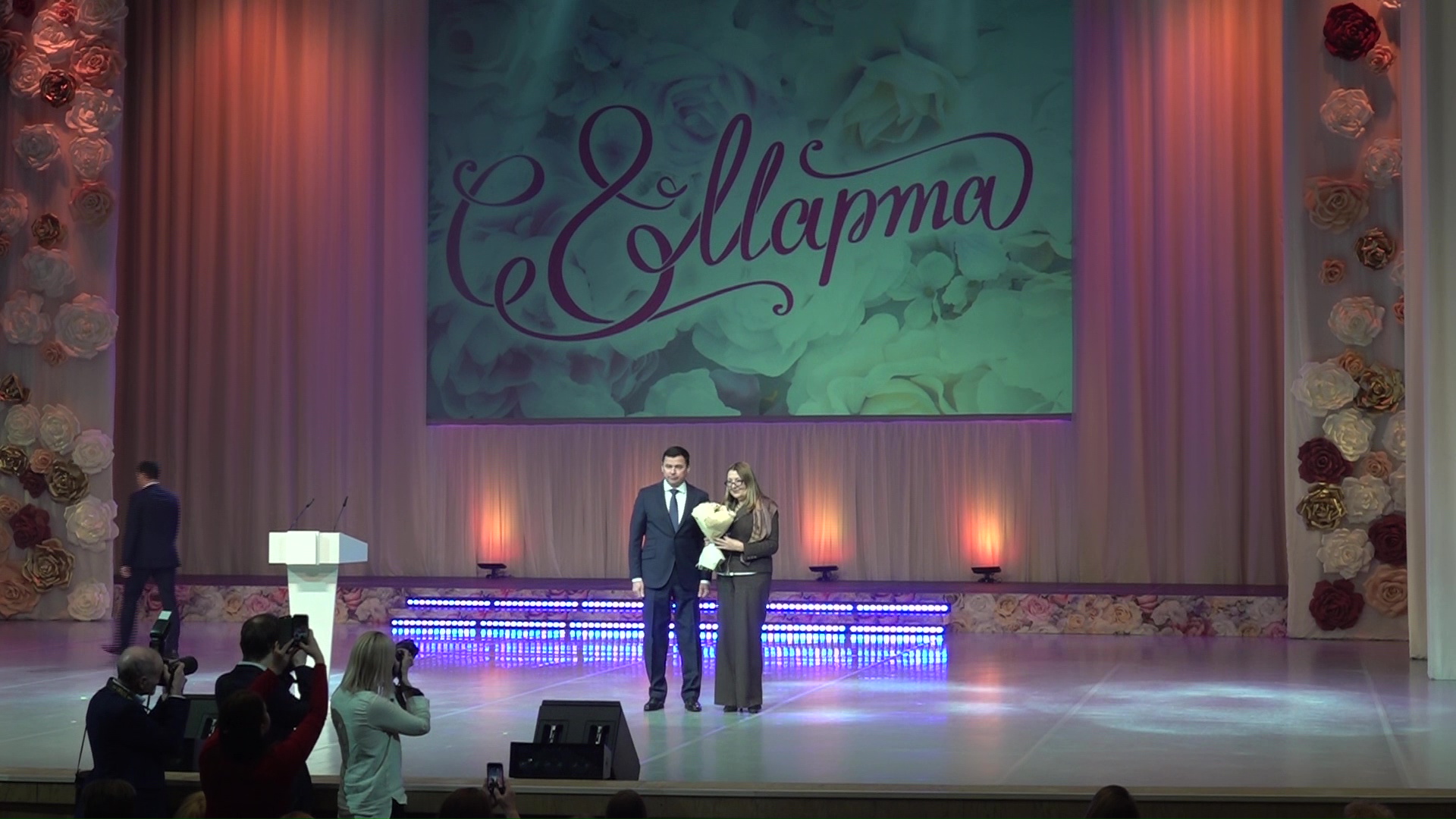 Дмитрий Миронов поздравил ярославских женщин с наступающим 8 марта