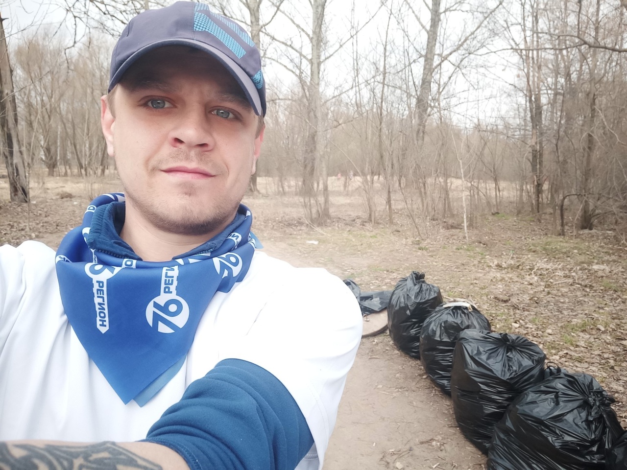 Ярославец в одиночку убрал целый парк