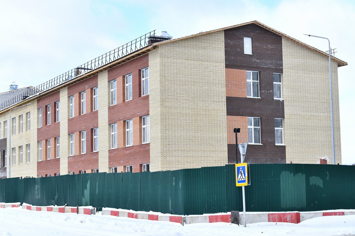 В новой школе во Фрунзенском районе Ярославля приступили к внутренней отделке помещений