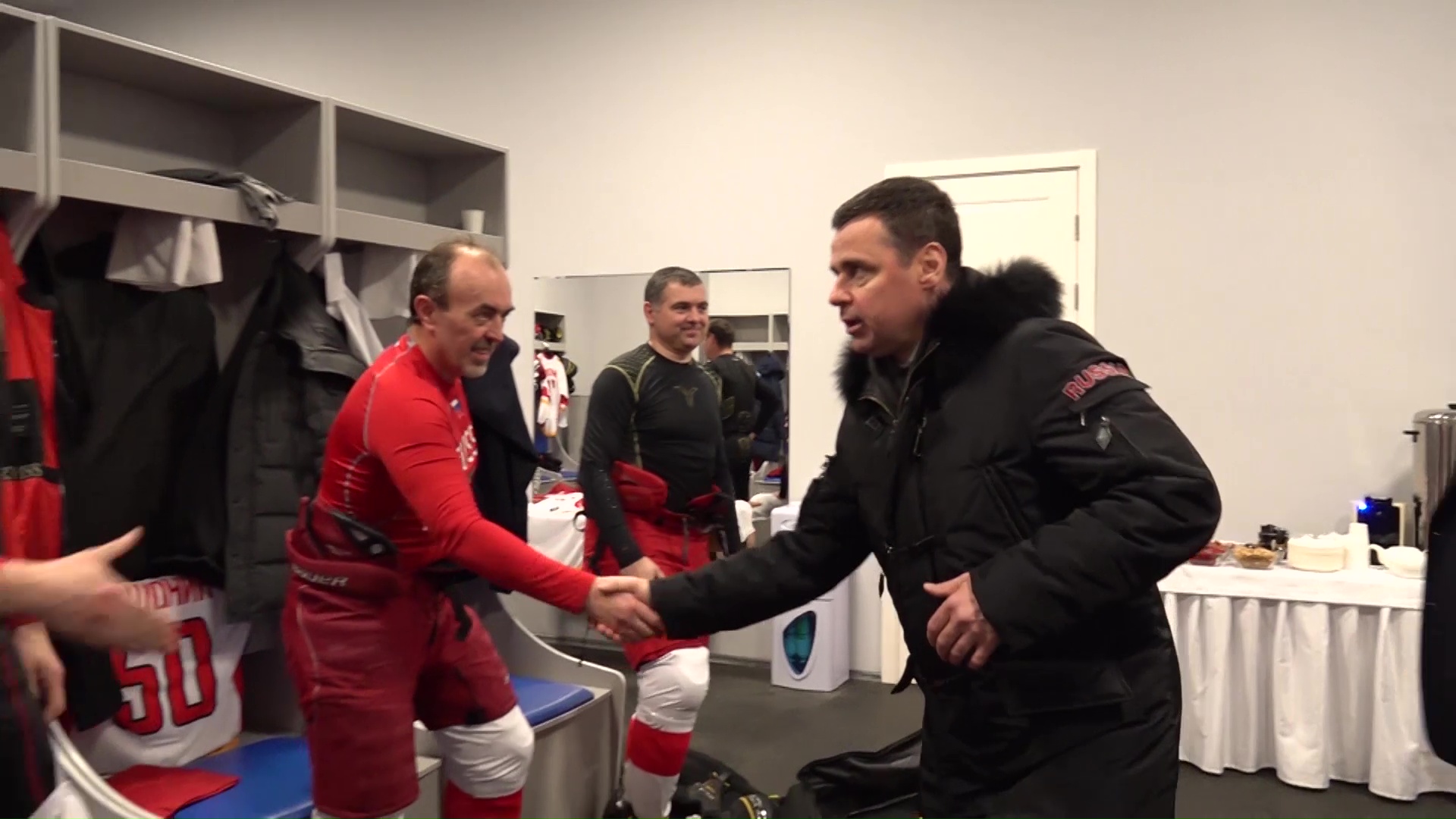 В Ярославле проходит хоккейный матч в память о погибшей команде «Локомотив»