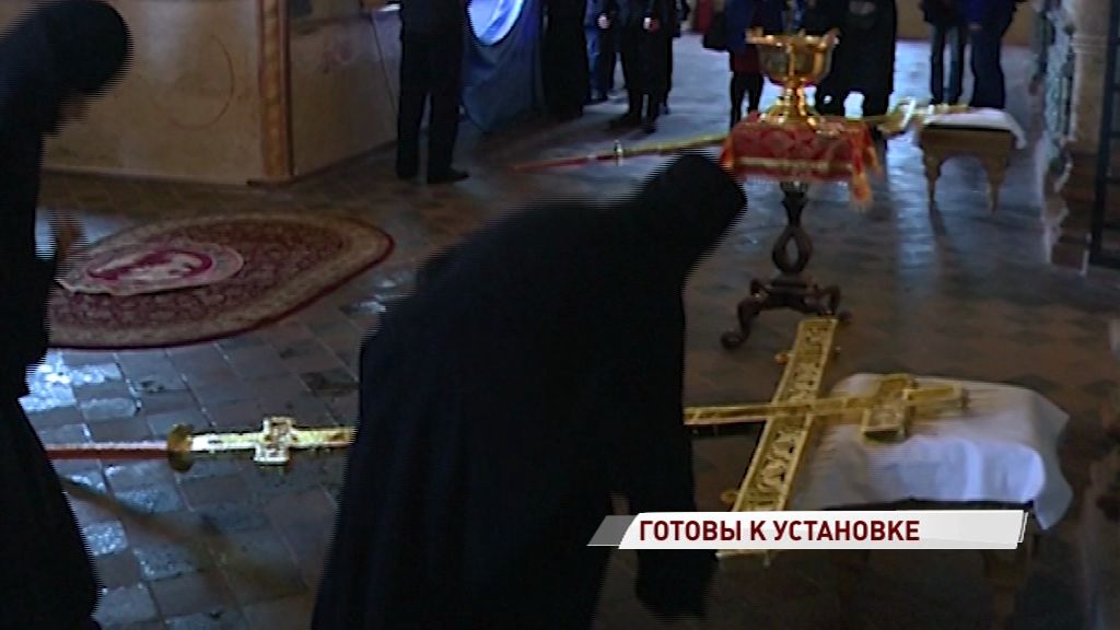 Отреставрированные кресты церкви Ильи Пророка возвращаются на свое законное место