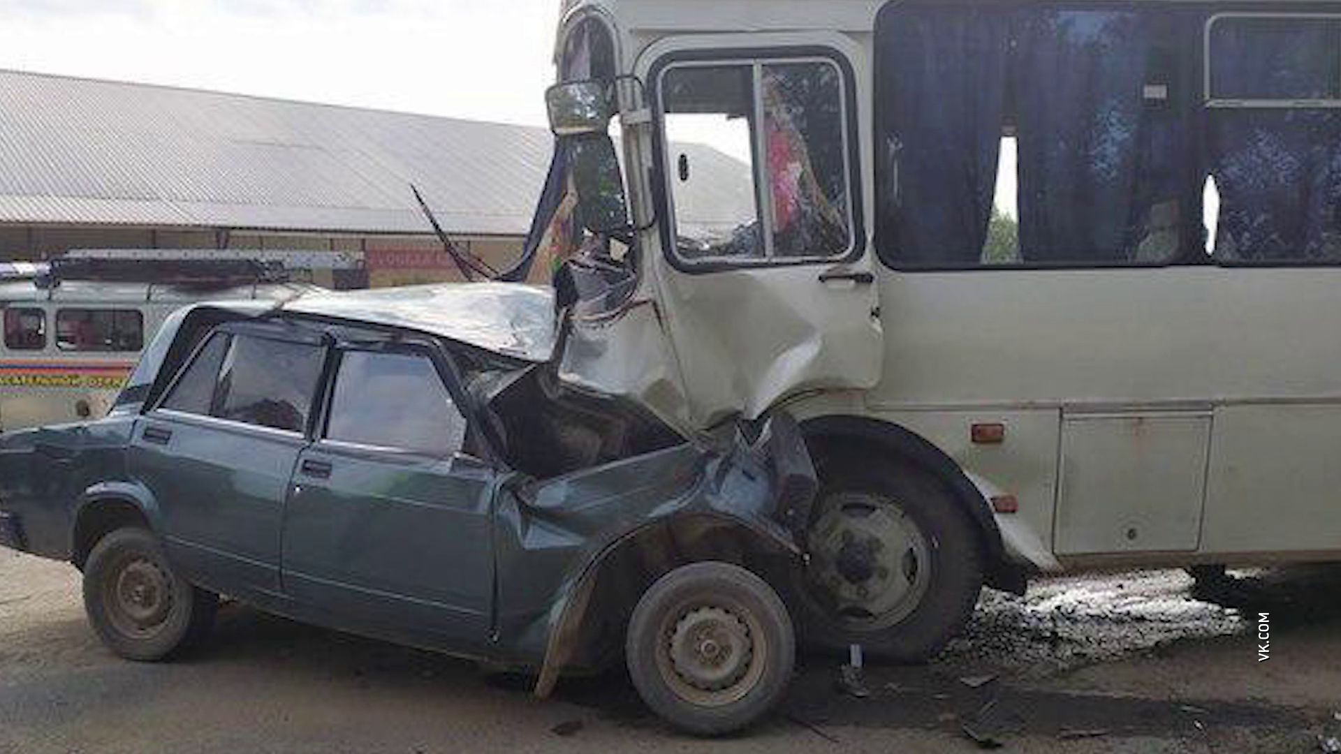 В Борисоглебском в ДТП с военным автобусом погиб человек