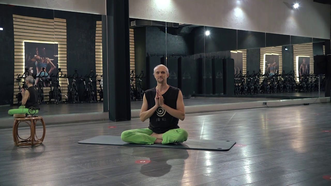 Утреннее шоу «Овсянка» от 28.12.20: занимаемся утренней йогой и разговариваем с аналитиком дизайна человека