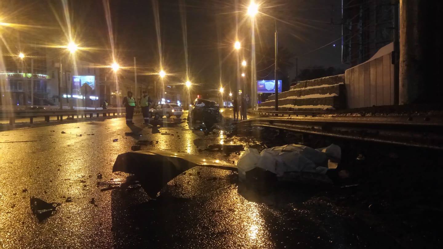 ФОТО: Стрелка спидометра замерла на 140: подробности смертельной аварии на Московском