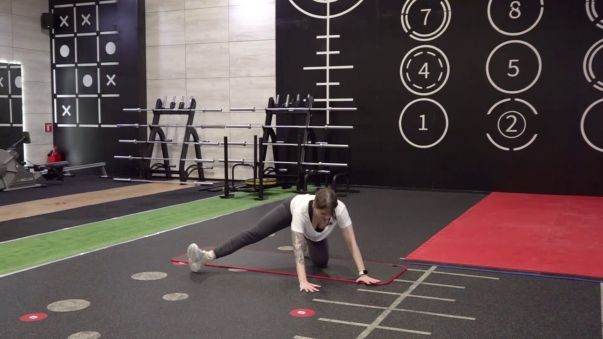 Утреннее шоу «Овсянка» от 03.12.20: рассказываем о свадебных платьях и делаем разминку на все тело