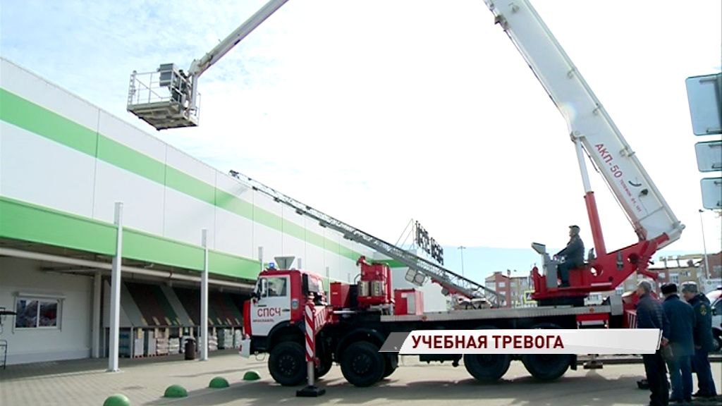 Крупный ТЦ в Заволжском районе оказался в кольце спецслужб