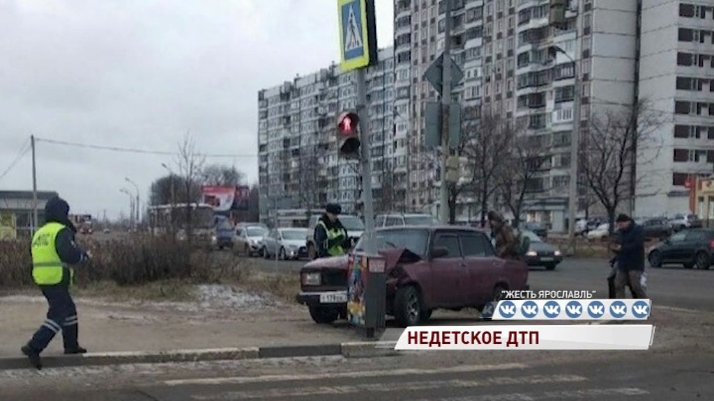 Недетское ДТП в Брагине: «Жигуль» полный подростков протаранил столб