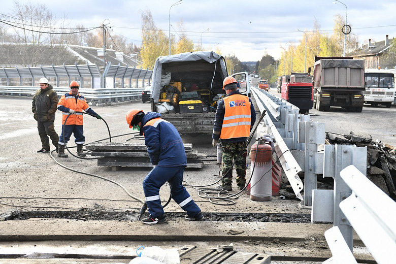 Правую сторону Добрынинского моста подготавливают к открытию