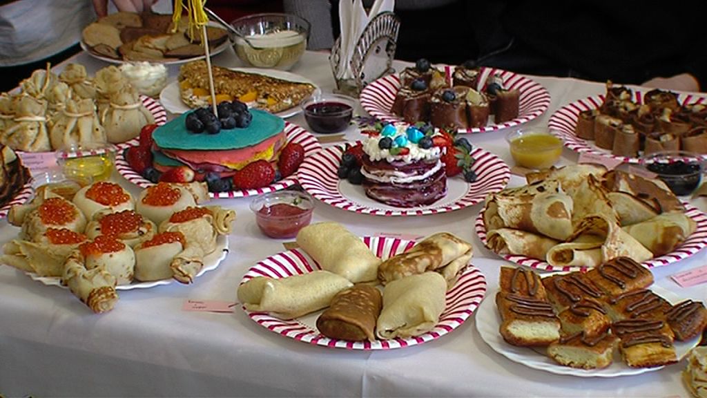 Студенты колледжа индустрии питания напекли вкусных и оригинальных блинов к Масленице