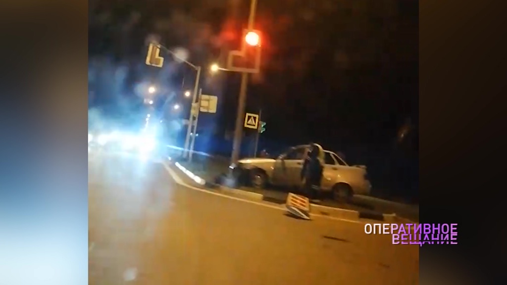 В Ярославле авто протаранило столб после столкновения с легковушкой