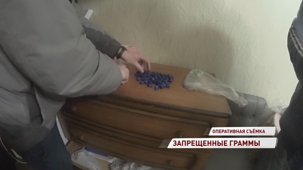 На проспекте Авиаторов у тайника с героином задержали женщину