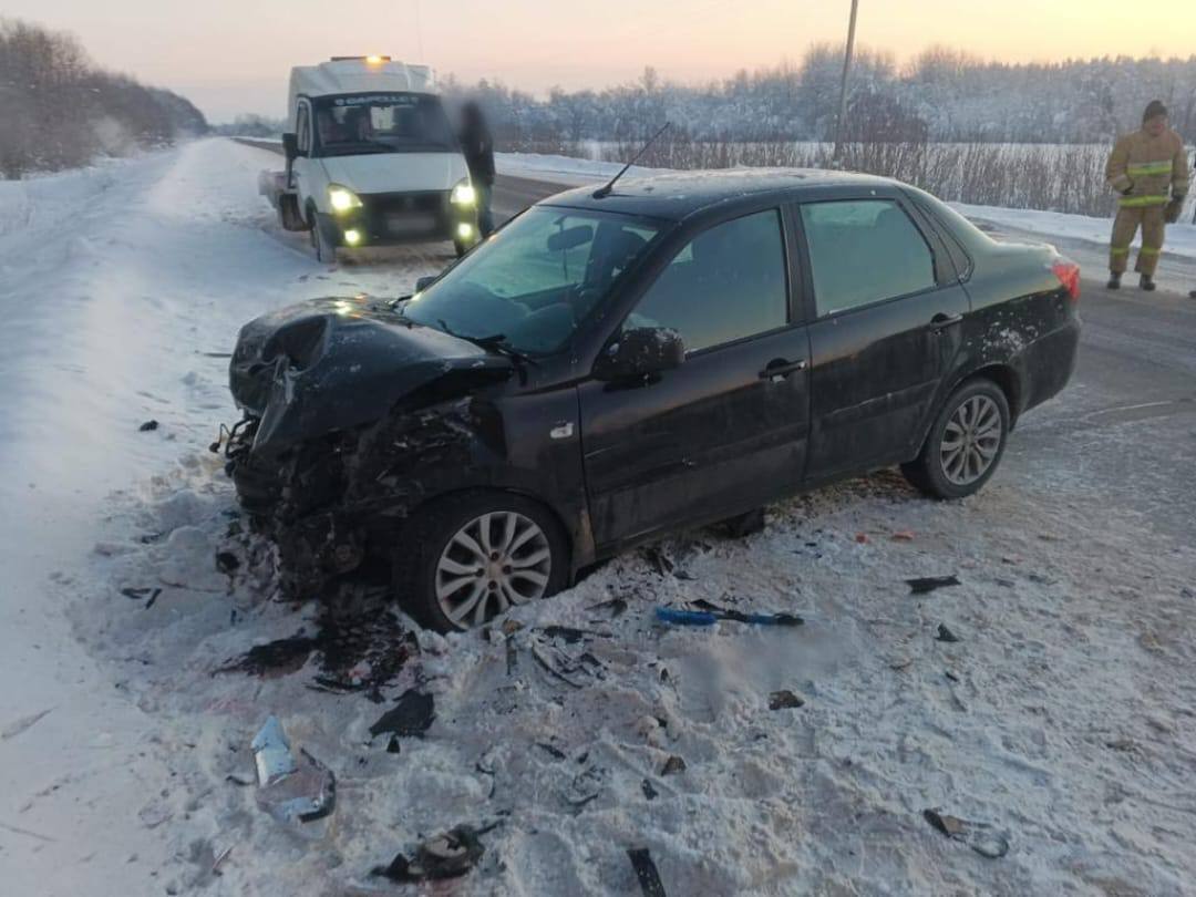 Женщина и дети пострадали в ДТП в Угличском районе