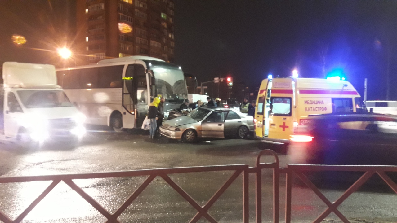 Автобус со знаком «дети» протаранил легковушку