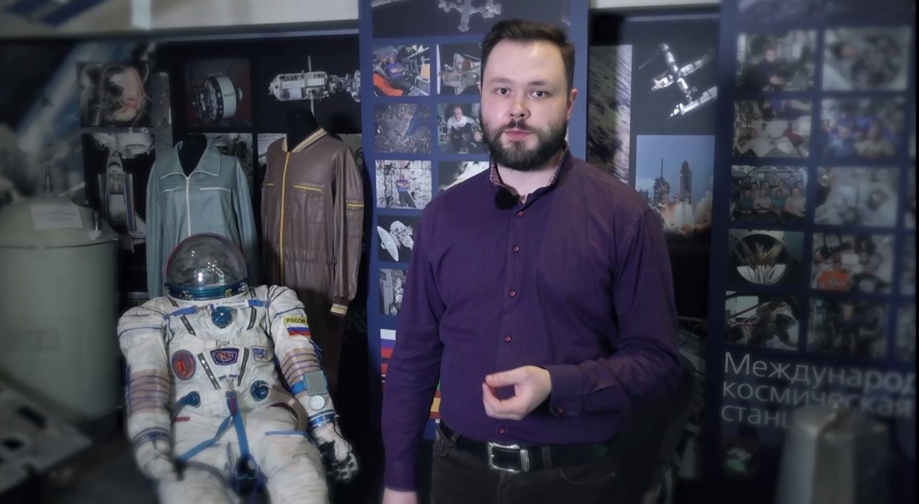 Утреннее шоу «Овсянка» от 12.04.21: разглядываем тренировочный скафандр космонавтов и общаемся с руководителем ассоциации планетариев