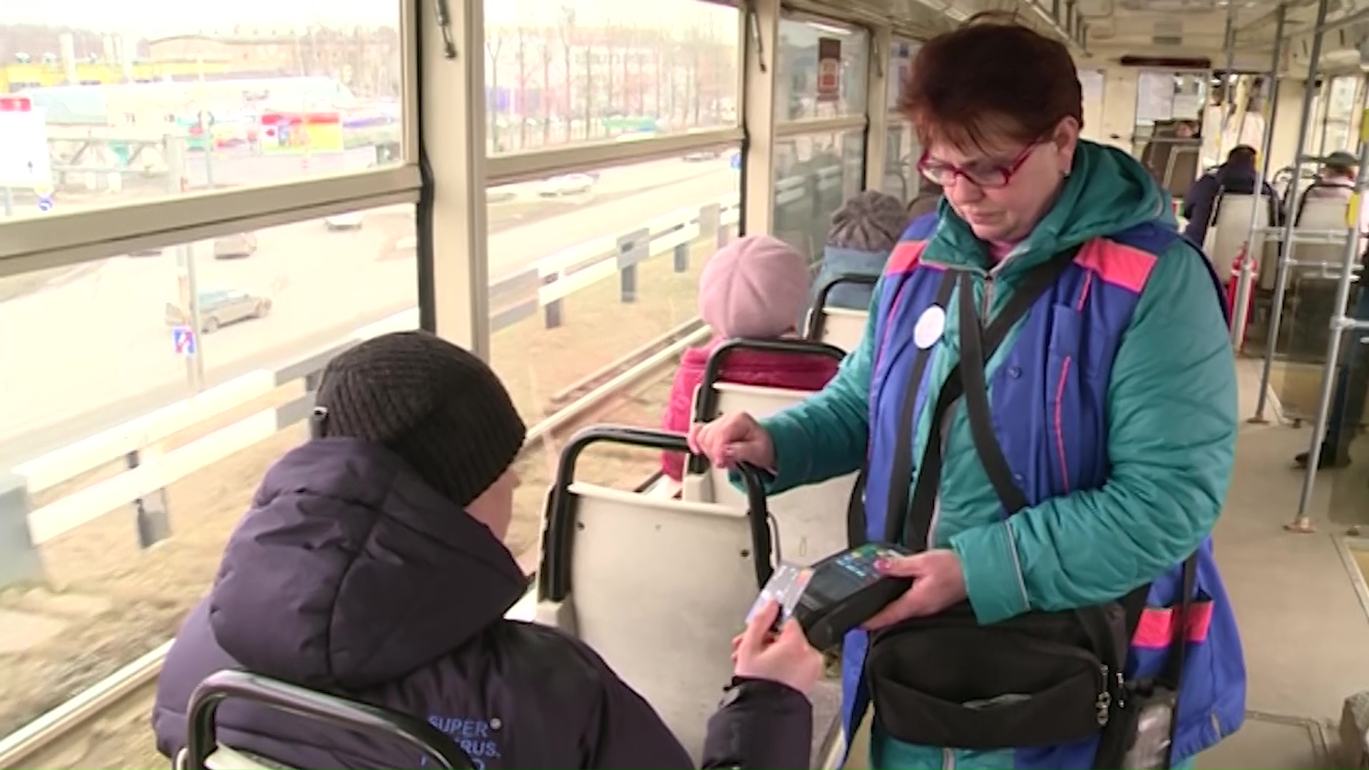 Трамваи и троллейбусы Ярославля перешли на оплату проезда безналом