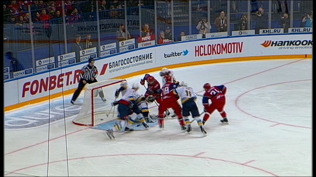 «Локомотив» с тяжелой победы стартовал в плей-офф