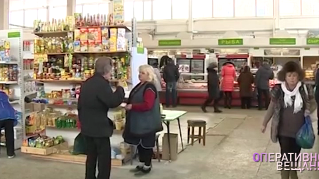 Ярославна вытащила телефон из кармана у женщины на рынке