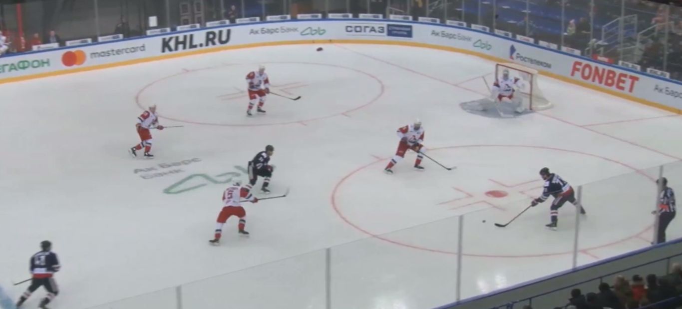 «Локомотив» уступил «Нефтехимику»