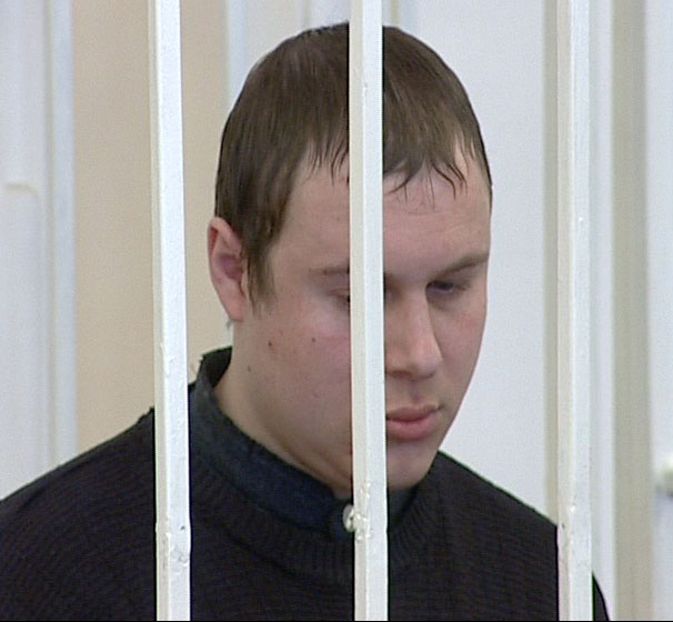 Убил топором двоих